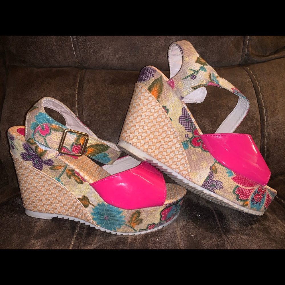 Pink fusion wedges,  velcro